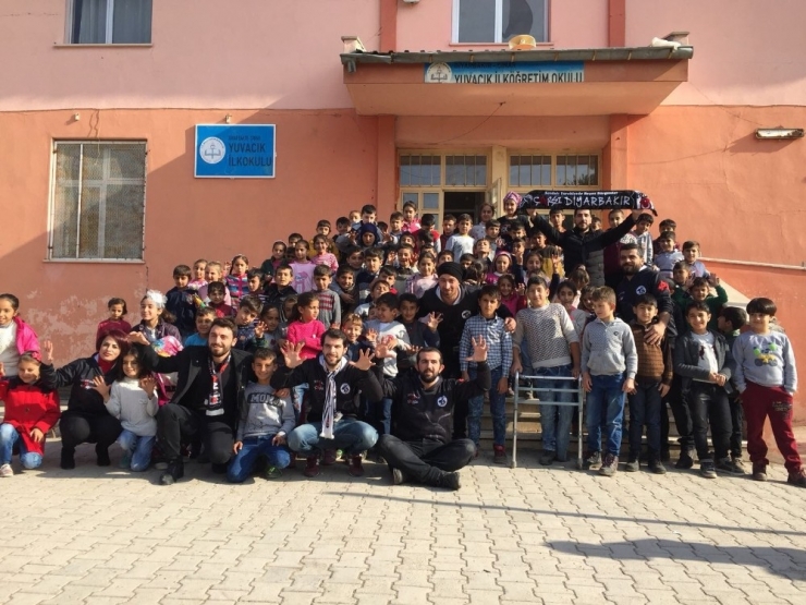 Diyarbakır Çarşı Grubundan Örnek Davranış