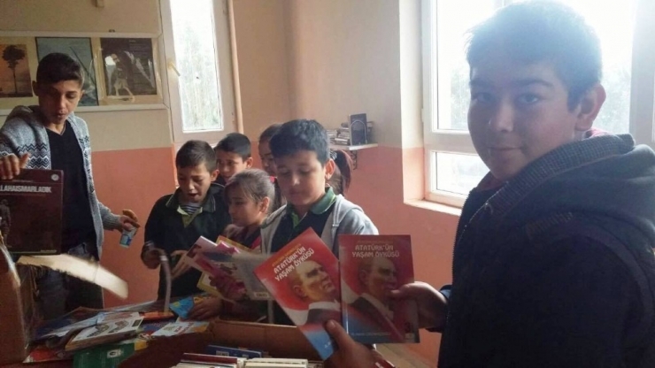 Pikamp’tan Tarsus’a Kitap Yardımı