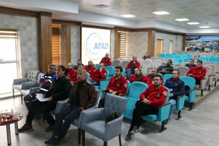 Kurtarma Ekibi Eğitim Almaya Devam Ediyor
