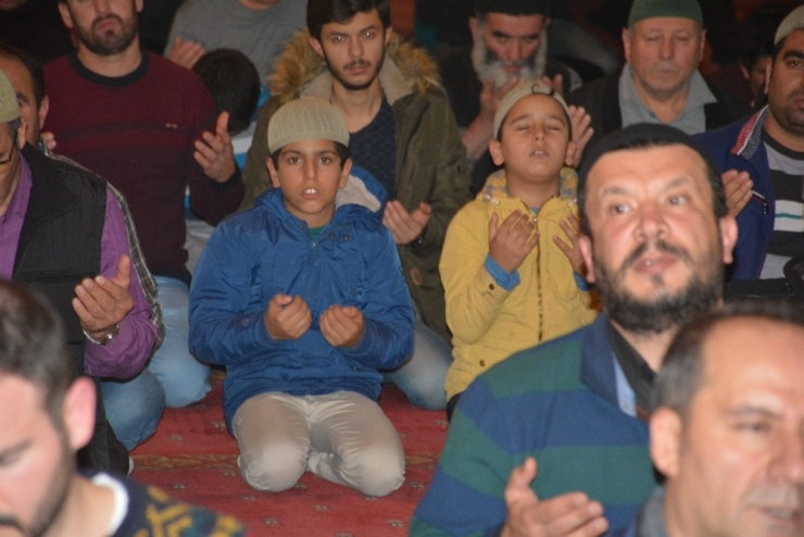 Eskişehir’de Camiler Doldu Taştı