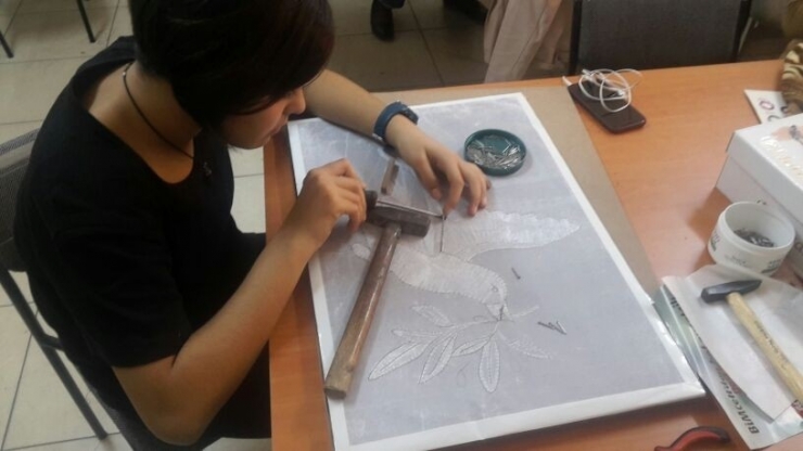 Burhaniyeli Kadınlar Tel Ve Çivilerle Resim Yapmayı Öğreniyor