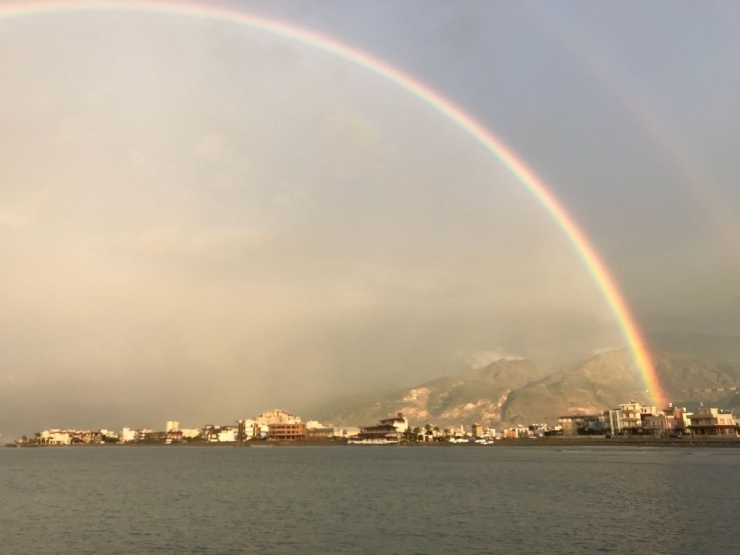 İskenderun’da Gökkuşağı Büyüledi