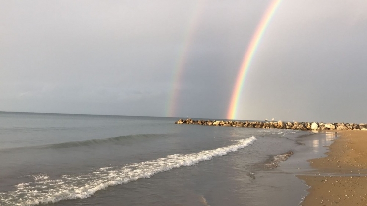 İskenderun’da Gökkuşağı Büyüledi