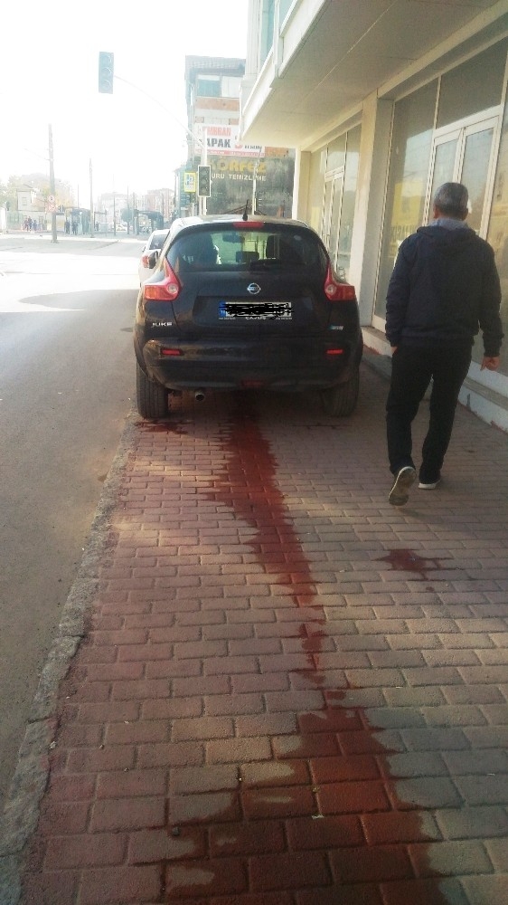 İzmit’te Kaldırımlara Parka İzin Verilmiyor