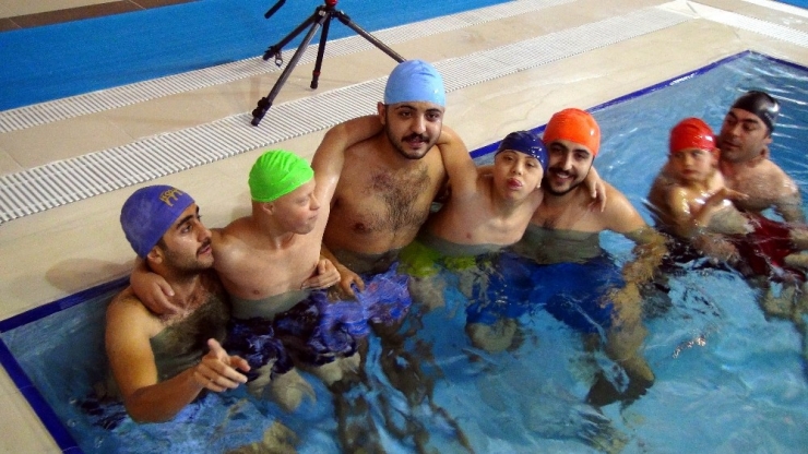 Kilis’te Down Sendromlu Çocuklar İçin Yüzme Kursu