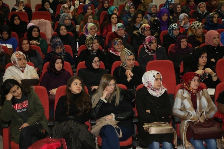 “Aile Okulu” İle Ko-mek Kursiyerleri Bilinçlendiriliyor