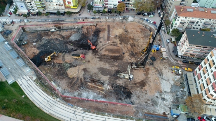 Kent Meydanı Ve Katlı Otoparkta Kazı Ve Hafriyat Çalışmaları Başladı