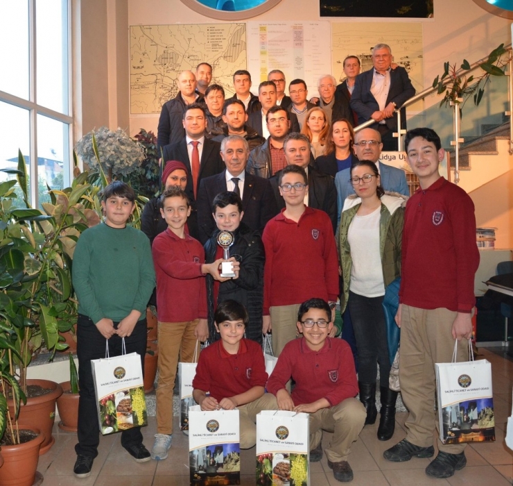 Salihli’de Geleceğin Bilim Adamlarına Ödül