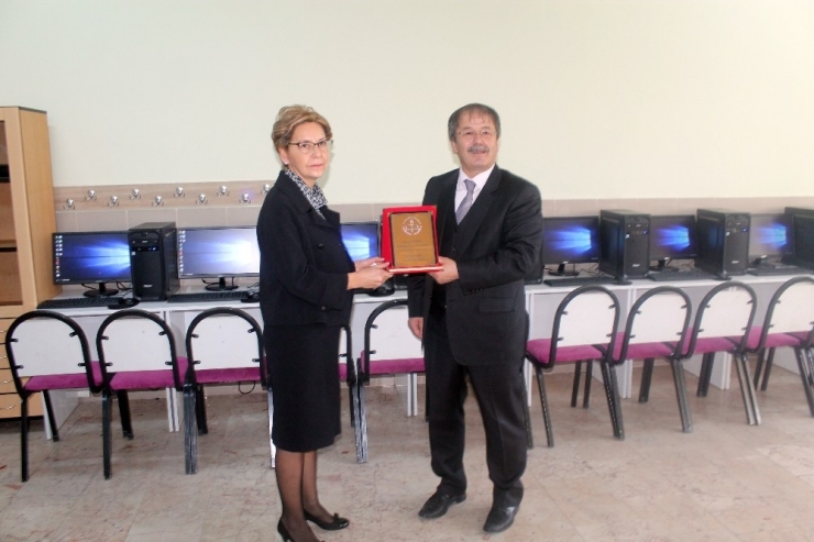 Hayırsever Aile, Okula Bilgisayar Laboratuvarı Kurdu