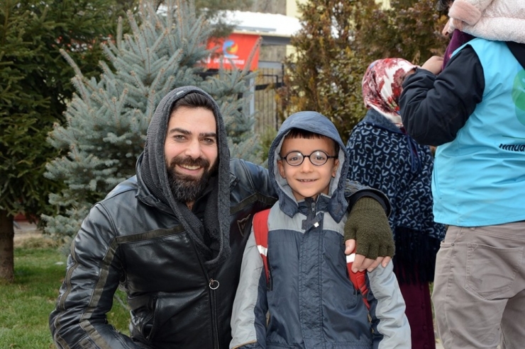 Umuda Koşanlar Derneğinden Çatak’a Yardım