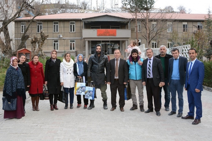 Umuda Koşanlar Derneğinden Çatak’a Yardım