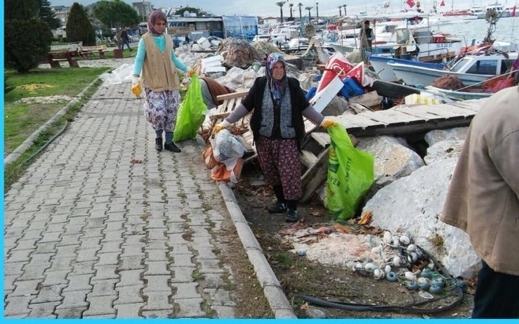 Burhaniye’de Yat Limanı Temizlendi