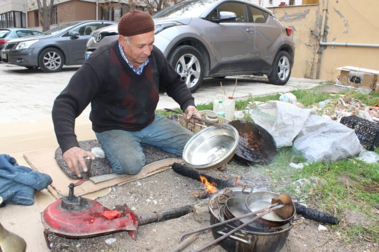 Şehir Şehir Gezerek Kalaycılık Yapıyor