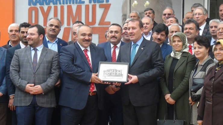 Karacan: "Halkımıza Ve Liderimize Borcumuzu Ödememiz Gerekiyor"