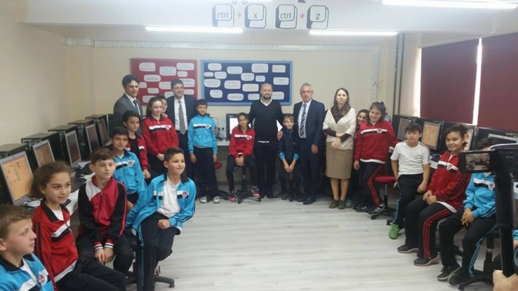 Genç İşadamı Bilişim Sınıfı Kurdu