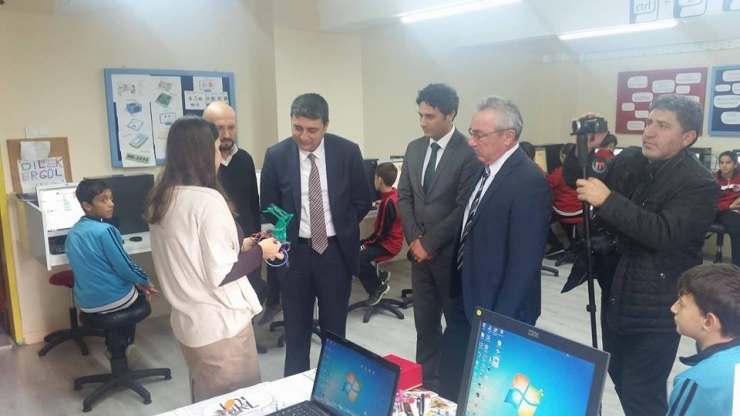 Genç İşadamı Bilişim Sınıfı Kurdu