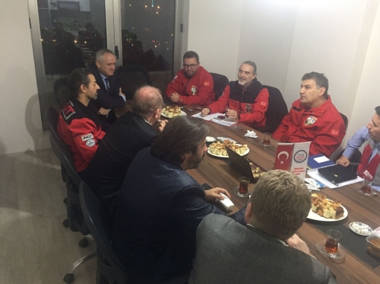 Rumelili İş Adamlarından Akut’a Destek