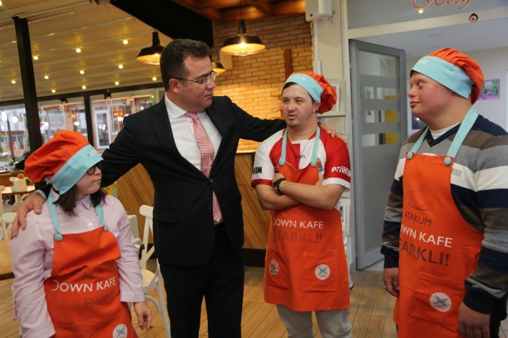 Atakum Down Kafede 9 Melek Yüzlü İş Başı Yaptı