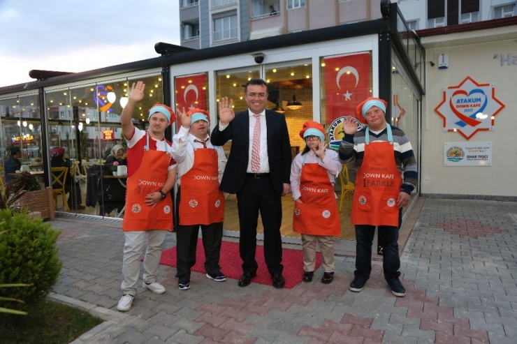 Atakum Down Kafede 9 Melek Yüzlü İş Başı Yaptı