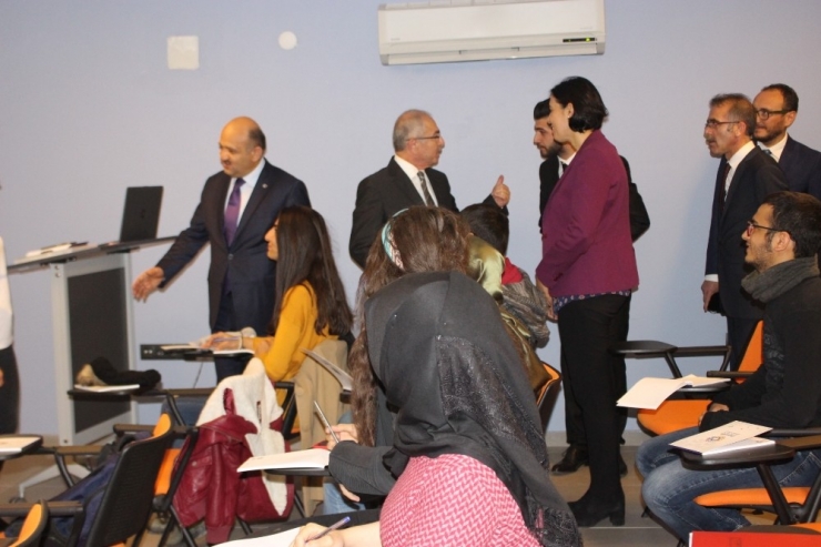 Başbakan Yardımcısı Işık Gençlerle Bir Araya Geldi