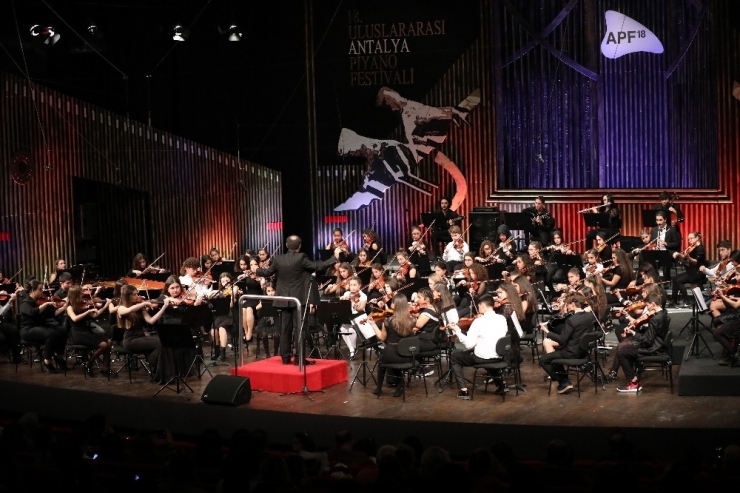 18. Uluslararası Piyano Festivalinde Sahne Genç Müzisyenlerde