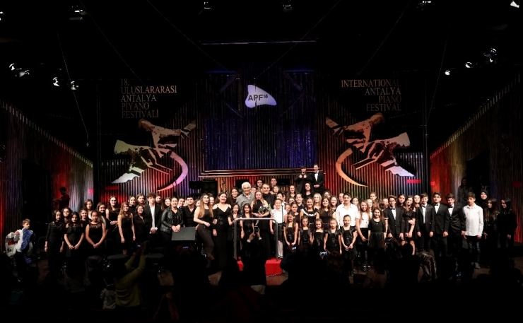 18. Uluslararası Piyano Festivalinde Sahne Genç Müzisyenlerde