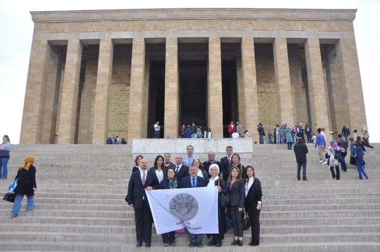 Altın Yürekli Gönüllülerden Dikkat Çeken Vakıf