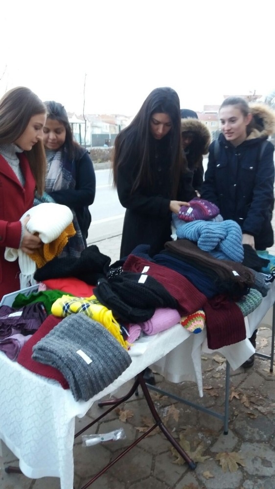 Öğrencilerin Bereleri Chp’li Kadınlardan