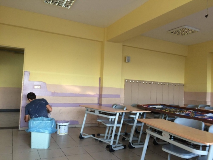 Körfez’de Okullar Boyanıyor