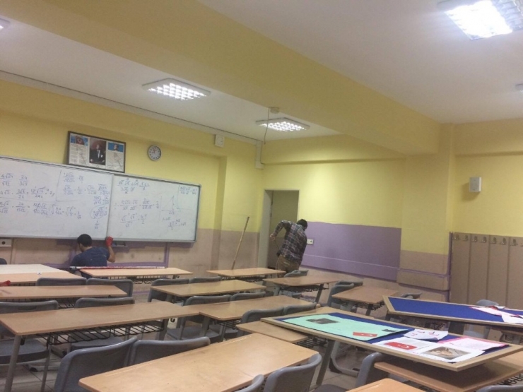 Körfez’de Okullar Boyanıyor