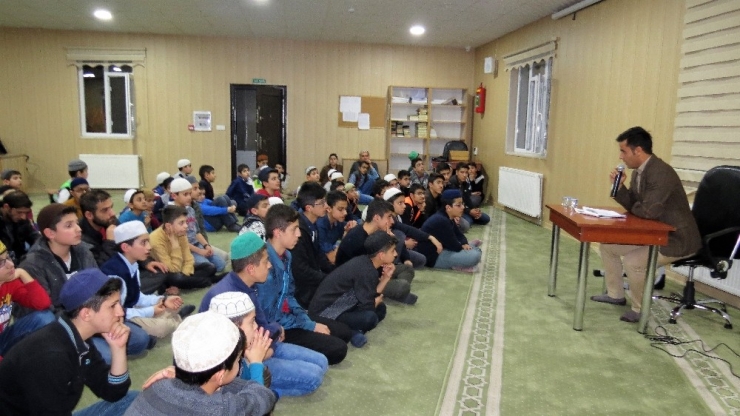 Öğrencilere ‘Yaşam Ve Uyum Sorunu’ Semineri Verildi