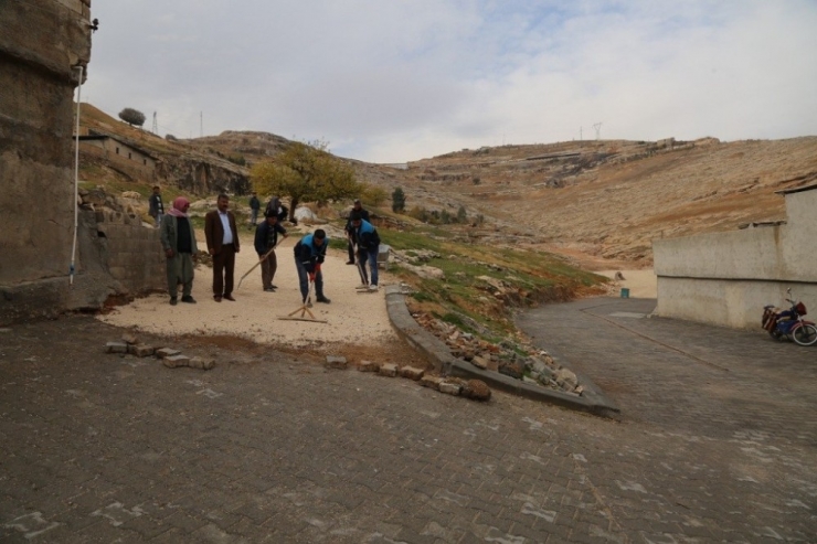 Eyyübiye’deki Engebeli Yollar Yapılıyor