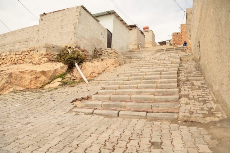 Eyyübiye’deki Engebeli Yollar Yapılıyor