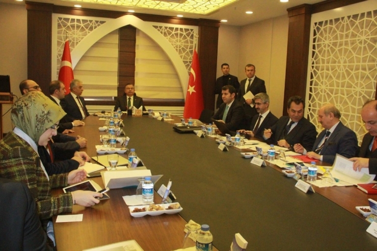 Millî Eğitim Bakanı Yılmaz Hakkari’de