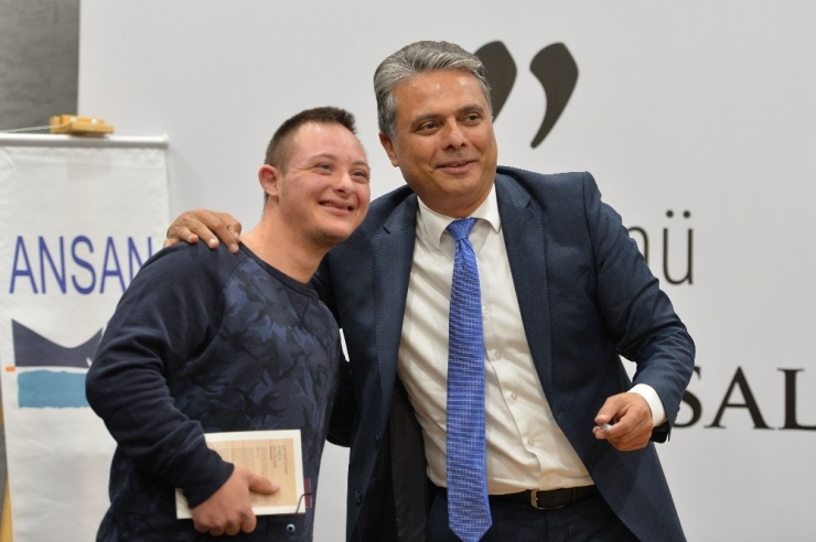 Başkan Uysal, Kitap Fuarında Okurlarıyla Buluştu