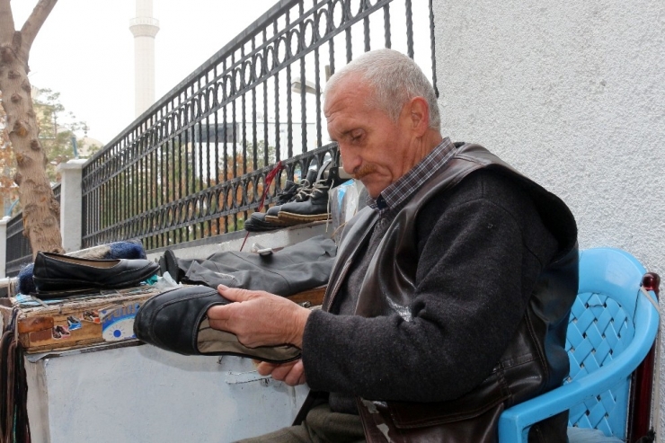 İki Metrekarelik Dükkanda Geçen Bir Ömür
