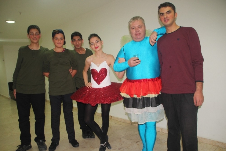 Özel Gereksinimli Çocukların Da İçin Yer Aldığı Aya Maya Kumpanyası Adlı Müzikli Çocuk Oyunu Büyük Beğeni Topladı