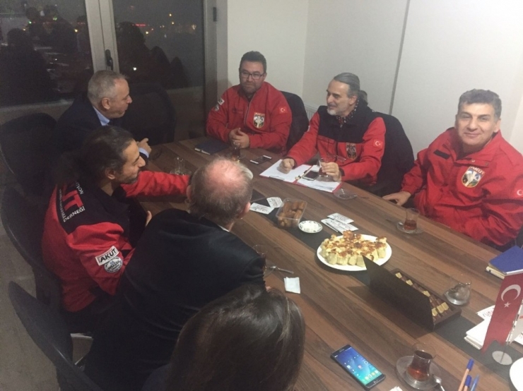 Rumelili İş Adamları’ndan Akut’a Destek