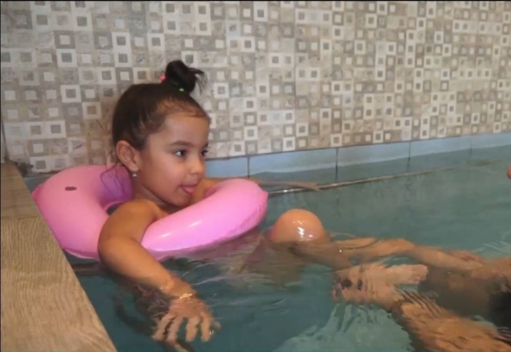 Serebral Palsi Hastası Azerbaycanlı Küçük Damla, Denizli’de Yürümeyi Başardı