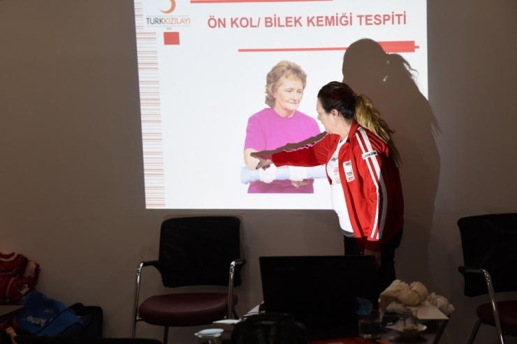 İlk Yardım Eğitim Sertifikaları Yenilendi