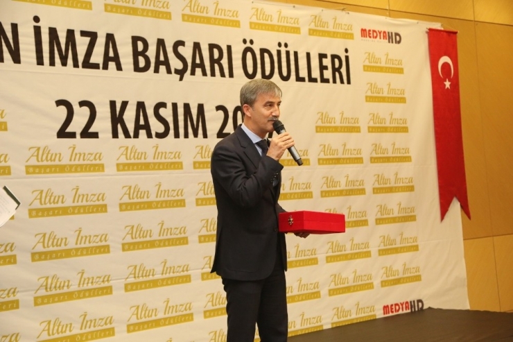 Başkan Şirin’e ‘Altın İmza Başarı Ödülü’