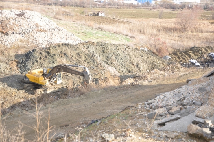 Üst Geçit Çalışmaları Sürüyor