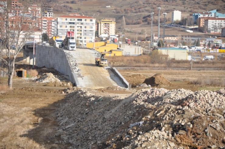 Üst Geçit Çalışmaları Sürüyor