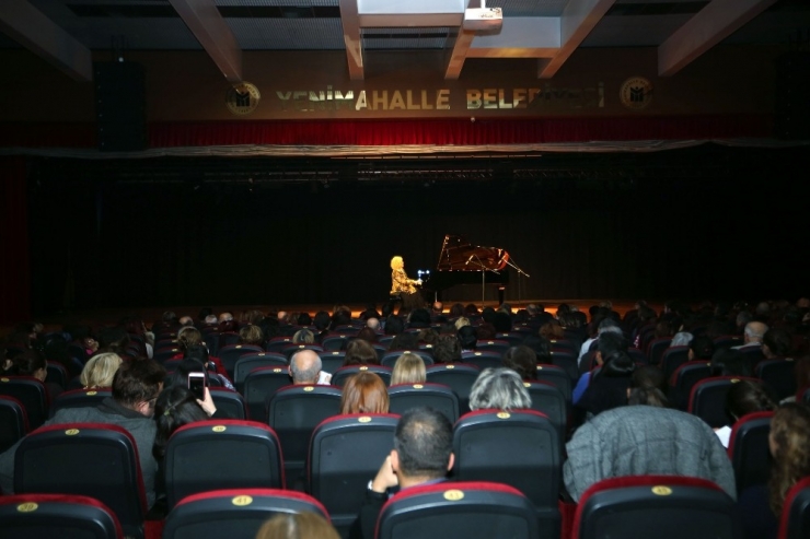 Dünyaca Ünlü Piyanist Gülsin Onay’dan Yenimahalle’de Muhteşem Konser