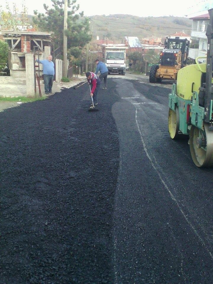 Akçakoca’da Asfalt Çalışmaları Devam Ediyor