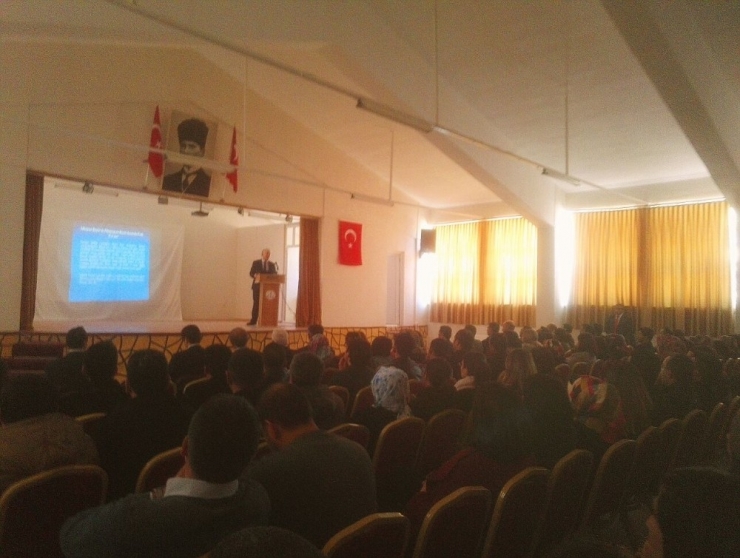 Altunhisar’da ‘Okuma Kültürü’ Konferansı Verildi