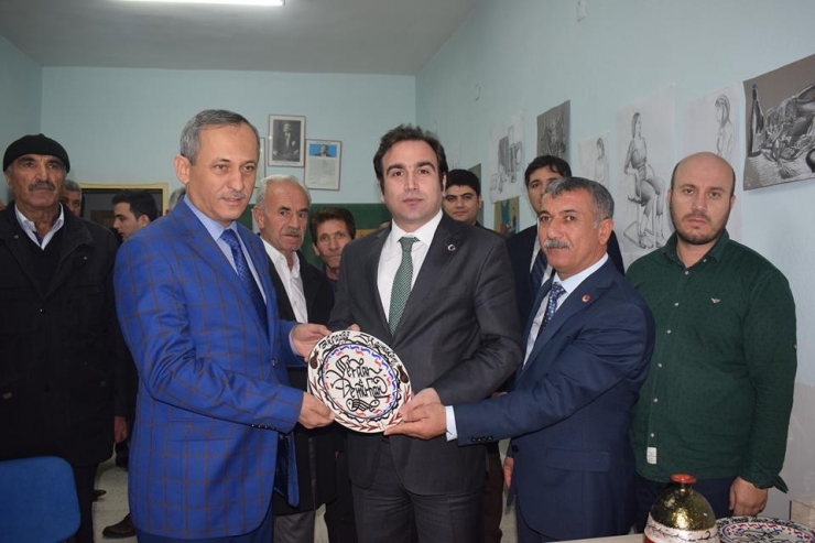 ‘Bir Meslek Bin Umut’ Ebru Ve Hat Sanatı Kursu Açıldı