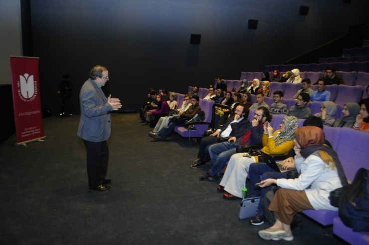 ‘Buğday’ Filminin Yönetmeni Kaplanoğlu, Öğrencilerle Bir Araya Geldi