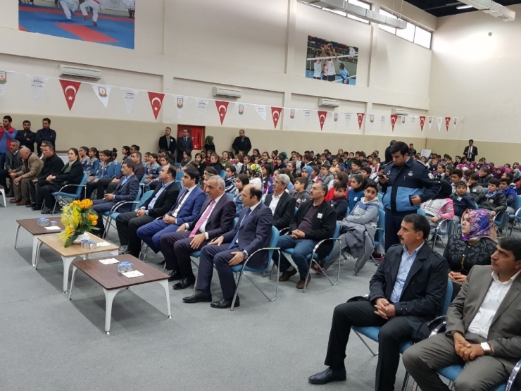 Büyükşehir Belediyesinden 8. Sınıf Öğrencilerine Kitap Desteği