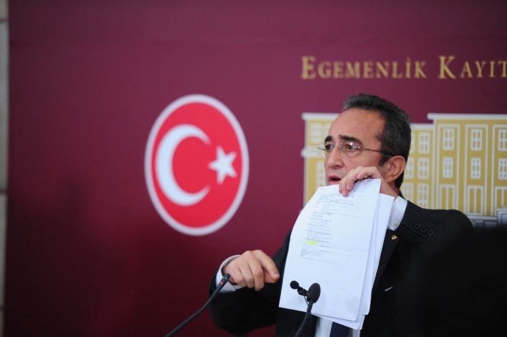 Chp’li Tezcan, Kılıçdaroğlu’nun Açıkladığı Belgeleri Basın Mensuplarına Dağıttı